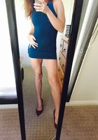 Спортсменка оголила в спальне жопу и облизнула секс игрушку 2 фотография